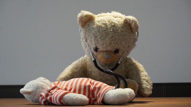 teddy-bear-with-stethescope-listening-to-a-baby-bear's-heart. promoting-Hart-CPR-Pediatric-CPR-training